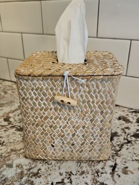 Tissue Holder